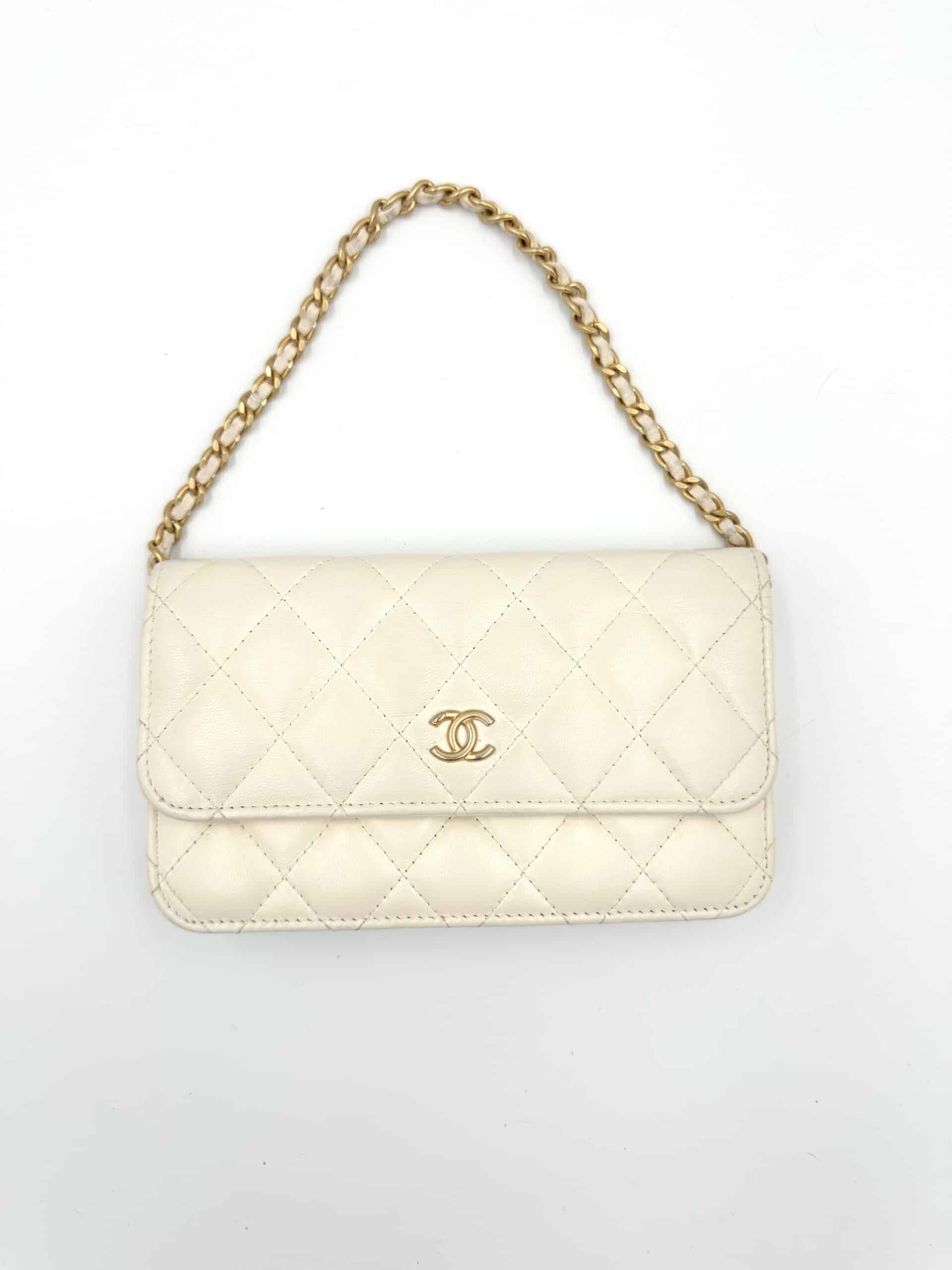 Wallet on Chain en cuir blanc et chaine dorée