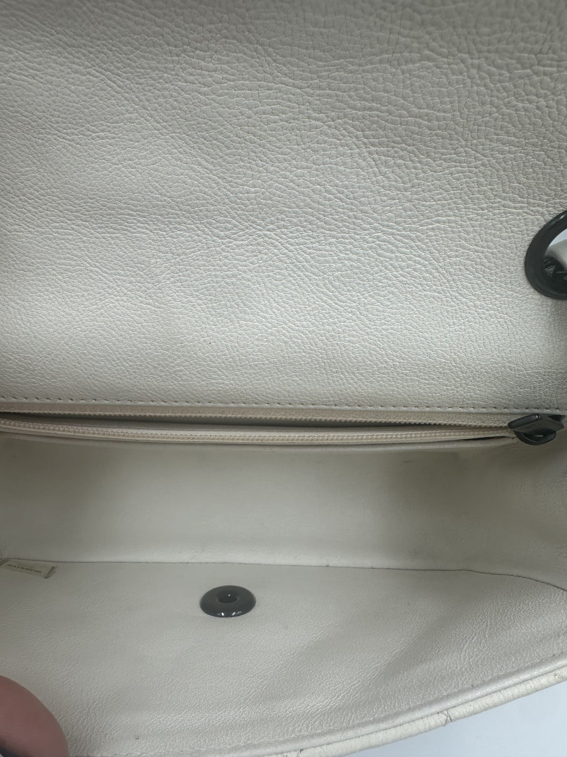 Sac Timeless/classique small en cuir blanc – Image 6