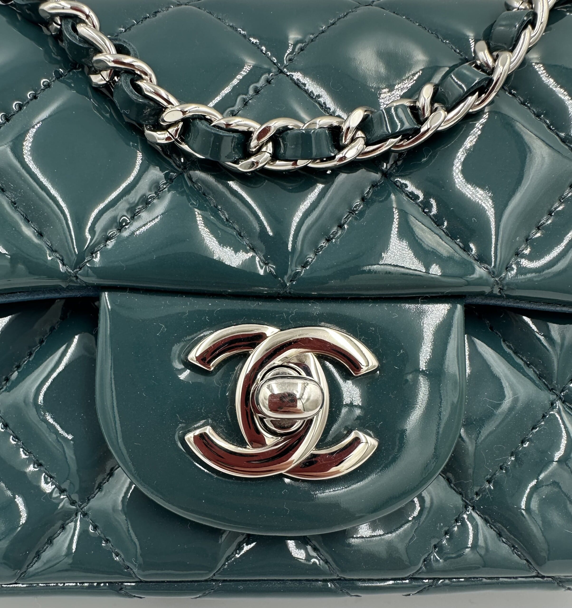 Sac mini Timeless / Classique en cuir verni bleu canard - Image 11