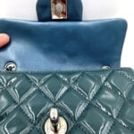 Sac mini Timeless / Classique en cuir verni bleu canard - Thumbnail Image 4