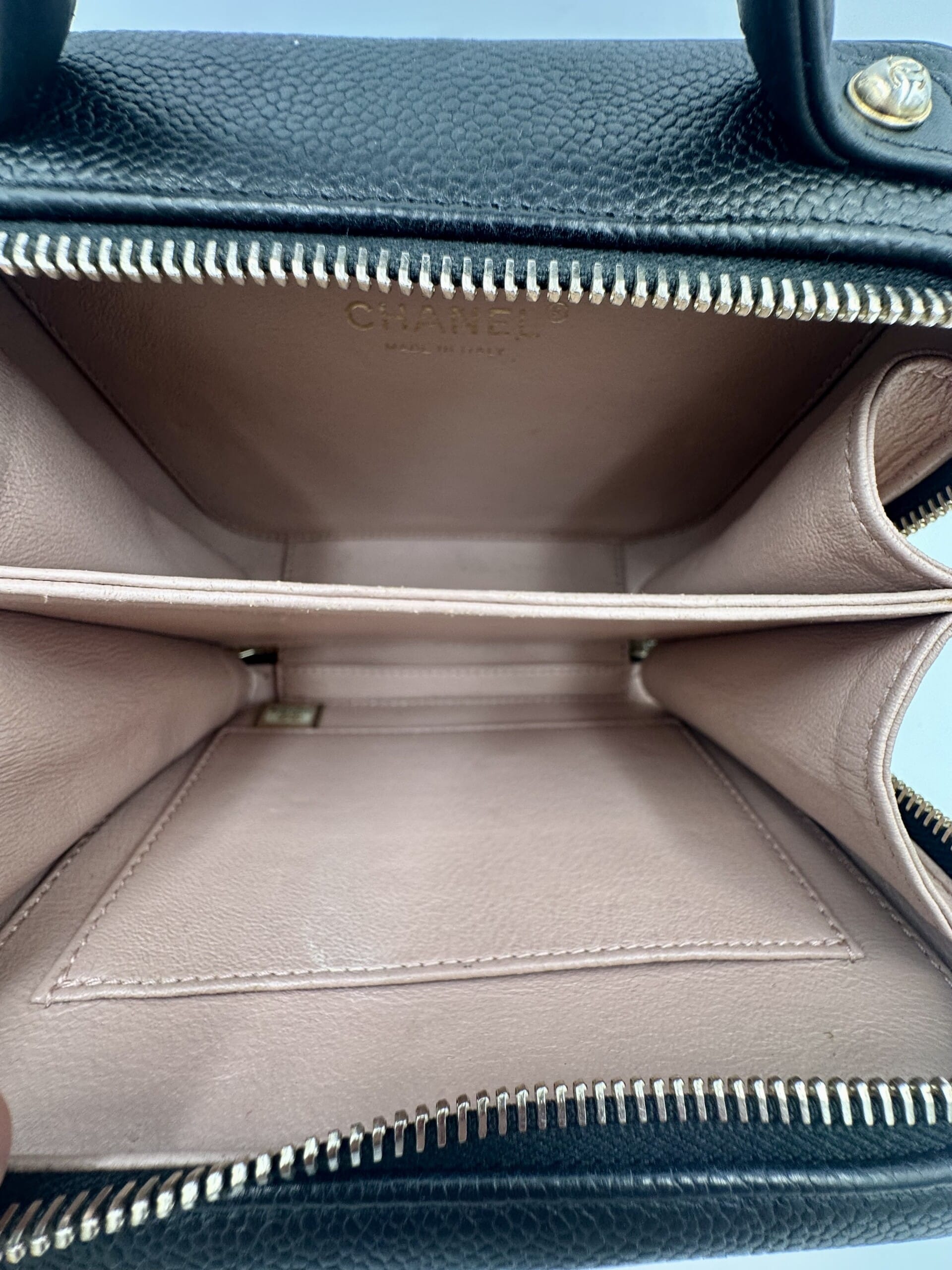 Sac Chanel Petit Vanity Case CC Filigree – Image 8