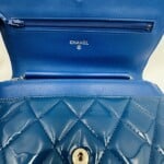 Wallet on Chain en cuir verni bleu - Thumbnail Image 6