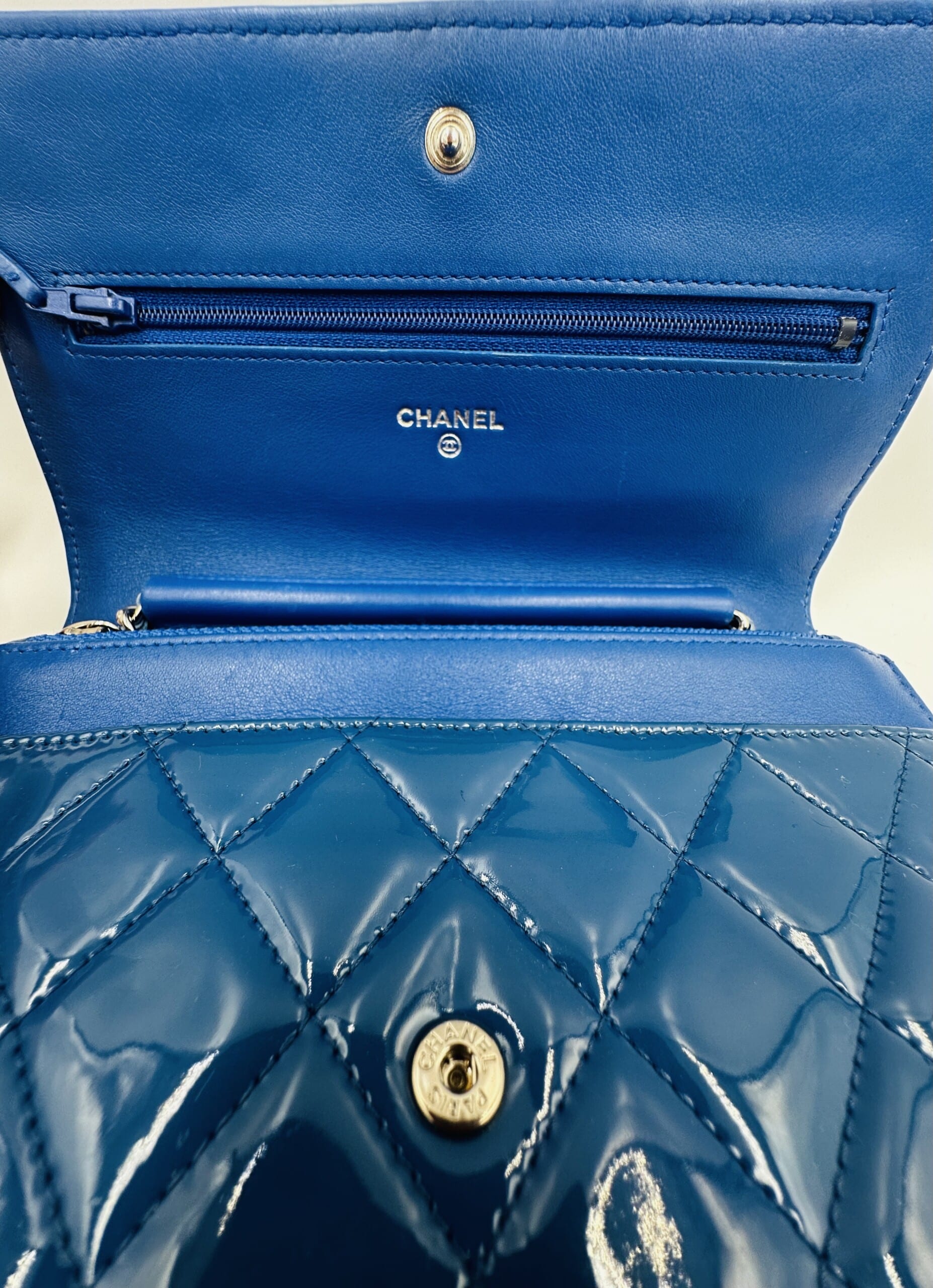 Wallet on Chain en cuir verni bleu - Image 6
