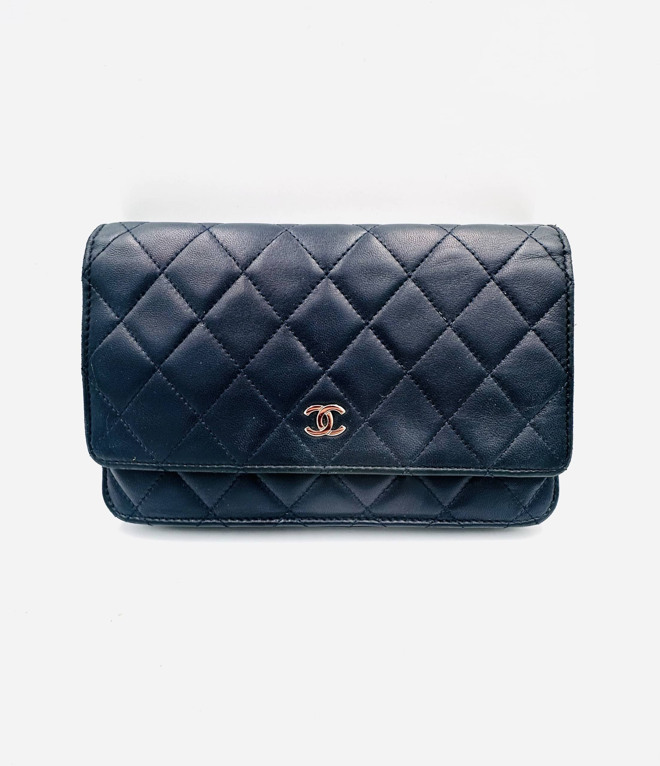 Wallet on Chain en cuir lisse bleu foncé