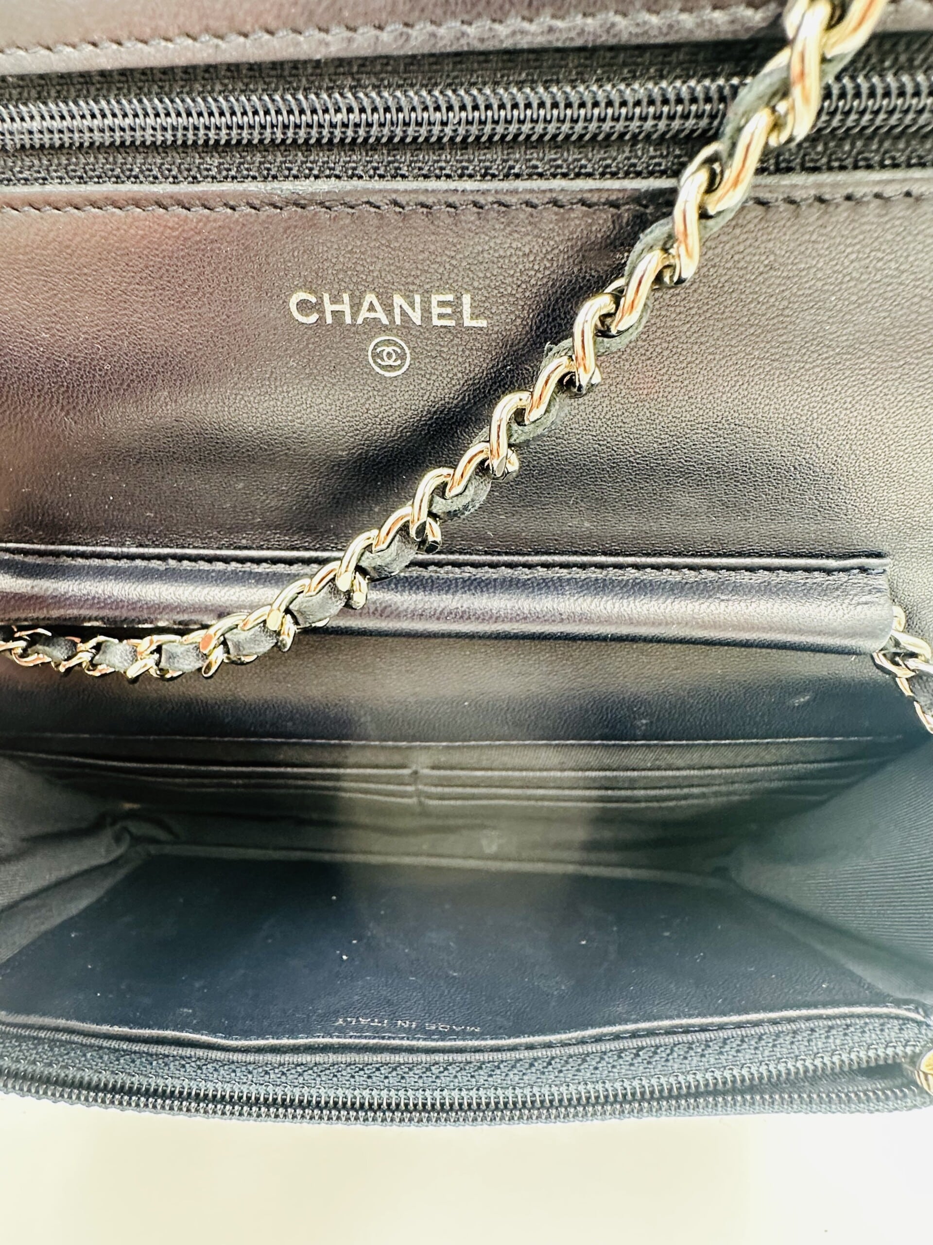 Wallet on Chain en cuir lisse bleu foncé – Image 3