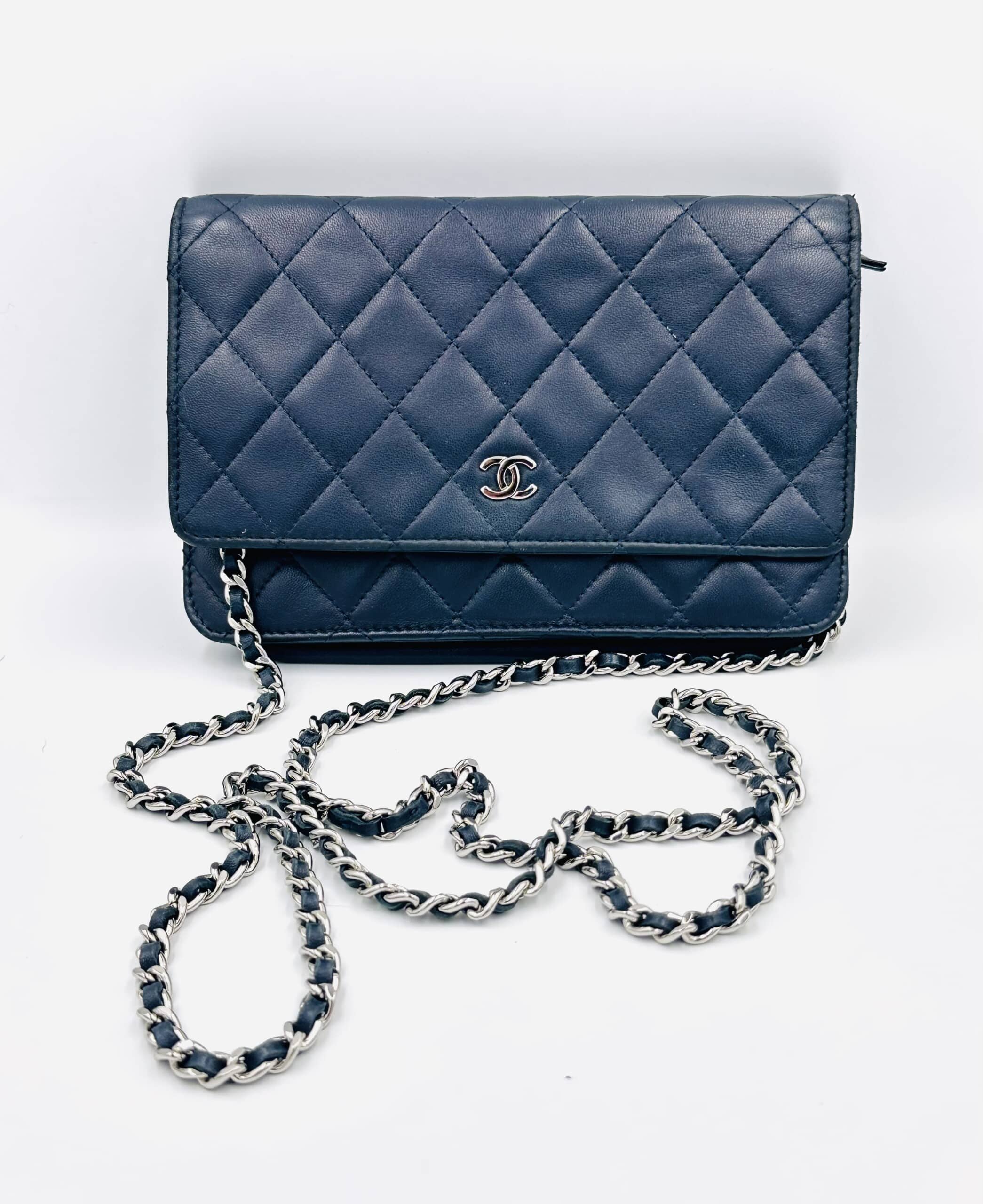 Wallet on Chain en cuir lisse bleu foncé – Image 2