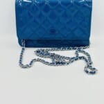 Wallet on Chain en cuir verni bleu - Thumbnail Image 9